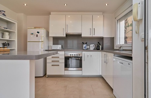 Velilla-Taramay House | Holiday Home 'Casa Palmeras' with Sea Views, Wi-Fi and Air Conditioning