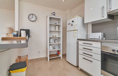 Velilla-Taramay House | Holiday Home 'Casa Palmeras' with Sea Views, Wi-Fi and Air Conditioning