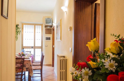 Orentano House | Holiday Home Casa Ponziani by Interhome