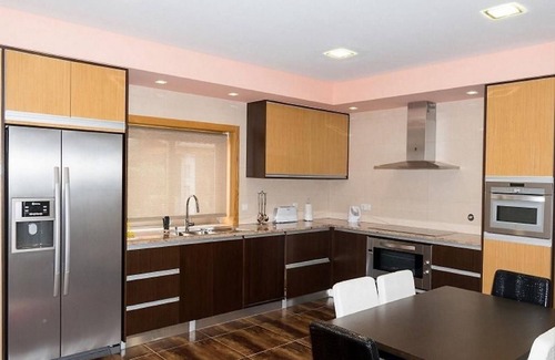 Lanhelas House | Holiday Home 'Casa Portela' with Mountain View, Private Garden and Wi-Fi