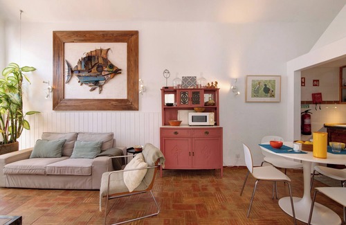 Vila Real Santo Antonio House | Holiday Home 'Casa Do Limoeiro' with Private Garden, Wi-Fi and Air Conditioning