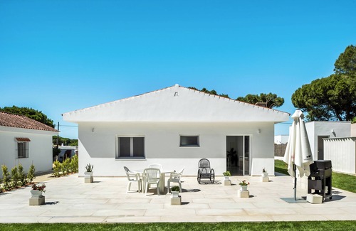Conil de la Frontera House | Holiday Home "Casa Robert" with Pool, Garden and Wi-Fi