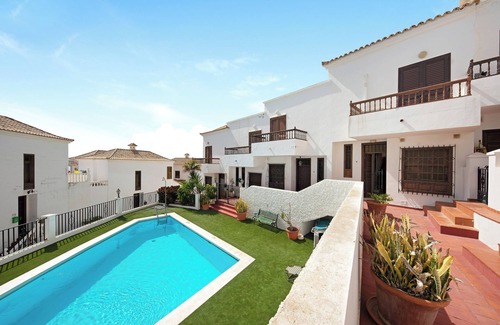 Chayofa House | Holiday Home Casa Sarita with Shared Pool & Wi-Fi