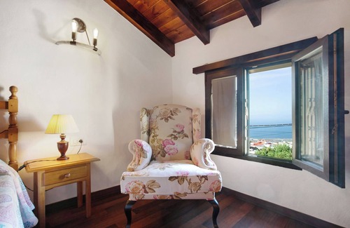 Tigaday House | Holiday Home Casa Tía Eulalia with Sea View, Solarium & Wi-Fi