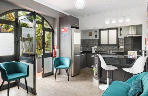 Canico House | Holiday Home "Casa Vila Garajau" with Pool, Terrace & Wi-Fi