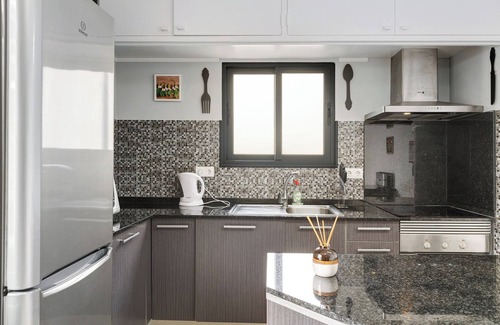 Canico House | Holiday Home "Casa Vila Garajau" with Pool, Terrace & Wi-Fi