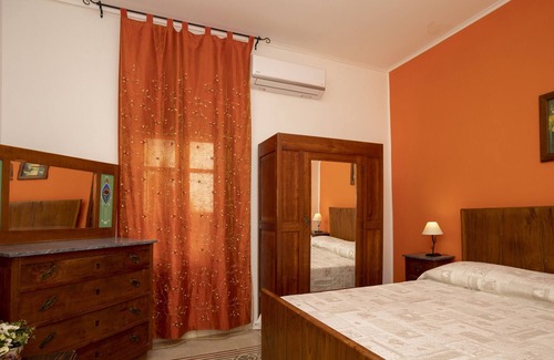 Naso House | Holiday Home 'Casavacanze Ninopetrelli 1piano' with Sea View, Wi-Fi and Air Conditioning