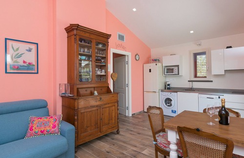 Riparbella House | Holiday Home 'Casetta Maya' with Sea View, Wi-Fi and Air Conditioning