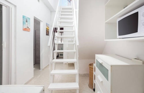 Grao de Gandia House | Holiday Home 'Casita Gandia Playa' with Private Terrace and Air Conditioning