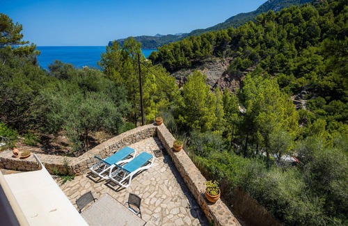 Deia House | Holiday Home 'Casita En Cala Deia Junto Al Mar 1' with Sea View, Wi-Fi and Air Conditioning