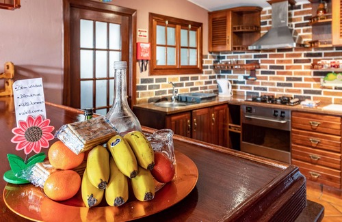 Machico House | Holiday Home "Cayenne" with Sea View, Private Garden and Wi-Fi