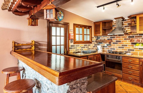 Machico House | Holiday Home "Cayenne" with Sea View, Private Garden and Wi-Fi