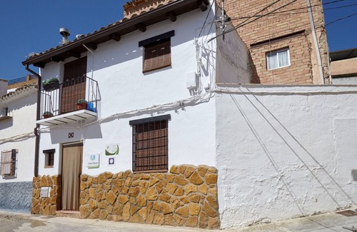 Quesada House | Holiday Home 'Cazorla Rural Gualay' with Mountain View, Wi-Fi and Air Conditioning