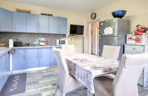 Badefols-d'Ans House | Holiday Home 'Charmante Maison, Echappée Belle' with Private Pool, Terrace and Wi-Fi