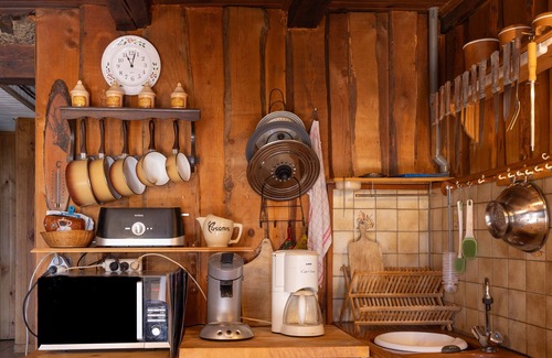 Queige Ski Chalet | Holiday Home "Chalet d'Alpage Authentique" with Wi-Fi