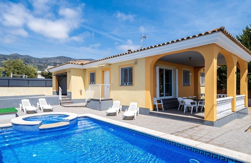 Alcanar House | Holiday Home "Chalet Montecarlo" with Private Pool & Wi-Fi