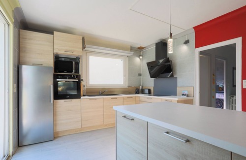 Plerin House | Holiday Home 'Charmante Maison' with Terrace, Private Garden and Wi-Fi