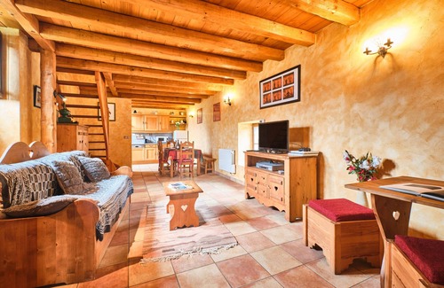 Arbin House | Holiday Home 'Chateau De Merande' with Mountain Views, Private Terrace and Wi-Fi