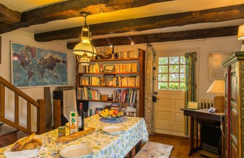 Tregunc House | Holiday Home Chaumiere Natelliou by Interhome