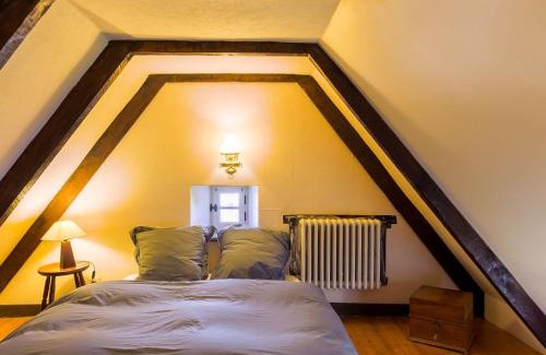 Tregunc House | Holiday Home Chaumiere Natelliou by Interhome