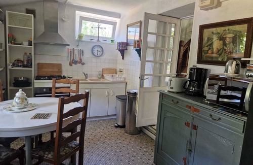 Le Grand-Bourg House | Holiday Home 'Chez Poton' with Private Terrace, Private Garden and Wi-Fi