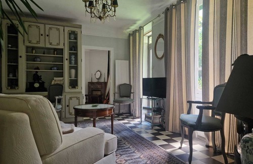 Le Grand-Bourg House | Holiday Home 'Chez Poton' with Private Terrace, Private Garden and Wi-Fi