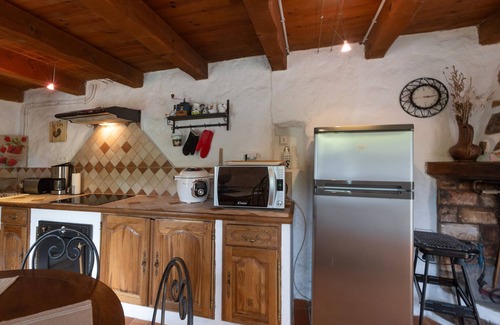 Beaumont House | Holiday Home 'Cœur Ardèche' with Mountain View and Private Garden
