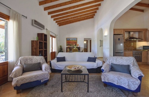 Crestatx House | Holiday Home 'Correfoc' with Private Pool, Wi-Fi and Air Conditioning