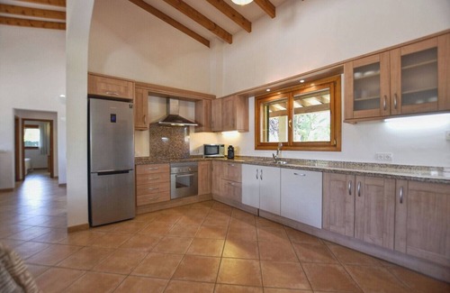 Crestatx House | Holiday Home 'Correfoc' with Private Pool, Wi-Fi and Air Conditioning