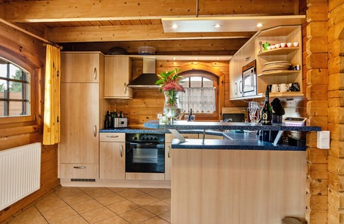 Steinbild House | Holiday Home 'Das Alpenhaus An Der Ems' with Lake View, Private Terrace and Wi-Fi