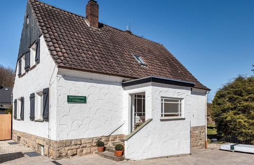 Holzhausen-Externsteine House | Holiday Home 'Waldgästehaus' with Wi-Fi