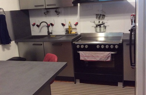 Valreas House | Holiday Home 'De Maître Potager' with Private Terrace, Private Garden and Wi-Fi