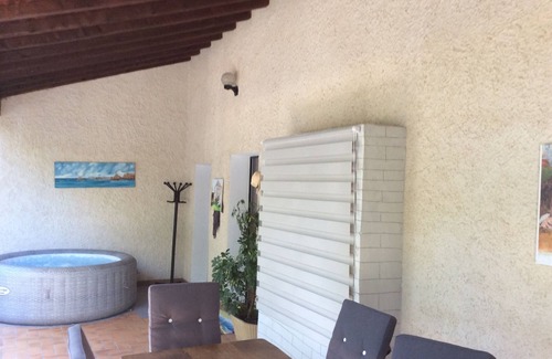 Valreas House | Holiday Home 'De Maître Potager' with Private Terrace, Private Garden and Wi-Fi