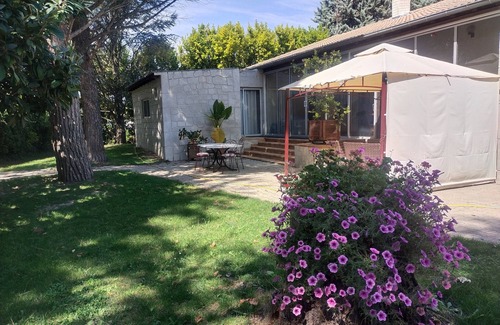 Valreas House | Holiday Home 'De Maître Potager' with Private Terrace, Private Garden and Wi-Fi