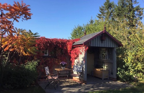 Klockenhagen House | Holiday Home 'Charlottes Landlust' with Private Terrace, Private Garden