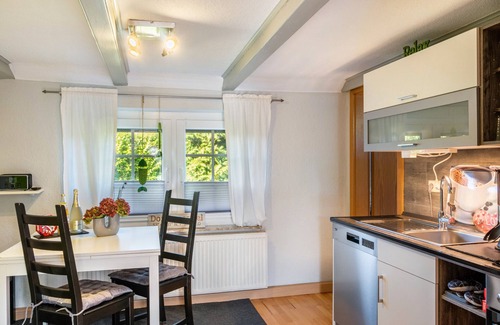 Dornum House | Holiday Home 'Deichperle Tini' with Shared Terrace and Wi-Fi