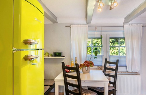 Dornum House | Holiday Home 'Deichperle Tini' with Shared Terrace and Wi-Fi