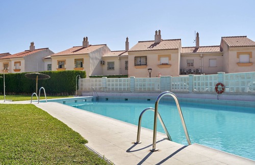 Salobrena House | Holiday Home 'Del Mar Salobreña' with Shared Pool, Private Terrace and Shared Garden