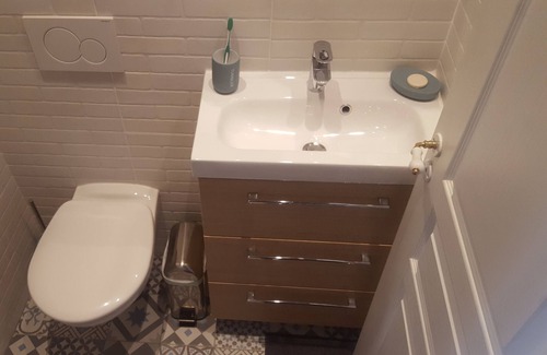 Arcueil House | Holiday Home 'Dependance Vio Et Je' with Shared Terrace and Wi-Fi