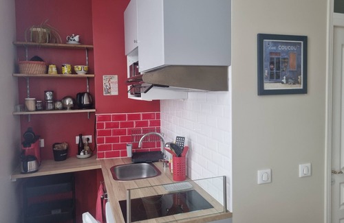 Arcueil House | Holiday Home 'Dependance Vio Et Je' with Shared Terrace and Wi-Fi