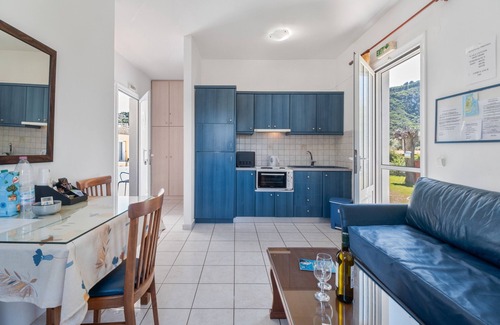 Agios Ioannis House | Holiday Home 'Dioni' with Mountain View, Wi-Fi and Air Conditioning