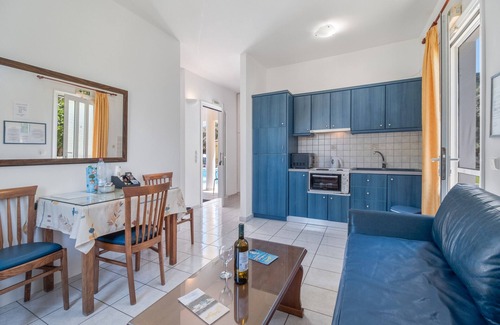 Agios Ioannis House | Holiday Home 'Dioni' with Mountain View, Wi-Fi and Air Conditioning