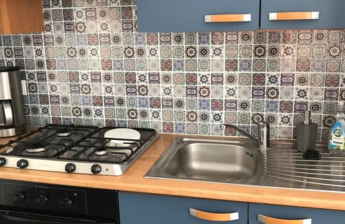 Luynes House | Holiday Home 'Domaine' with Shared Pool, Shared Garden and Wi-Fi