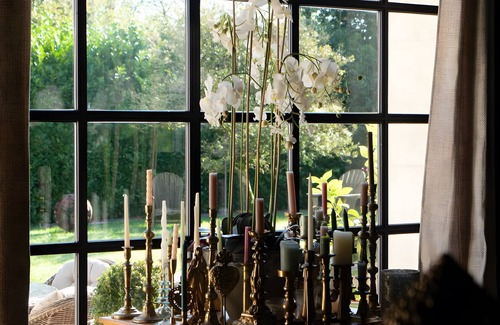 Luynes House | Holiday Home 'Domaine' with Shared Pool, Shared Garden and Wi-Fi