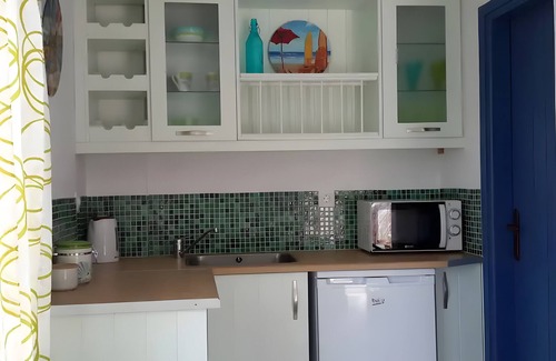 Kato Aprovatou House | Holiday Home 'Dove View' with Wi-Fi and Air Conditioning