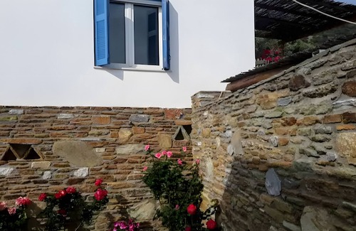 Kato Aprovatou House | Holiday Home 'Dove View' with Wi-Fi and Air Conditioning