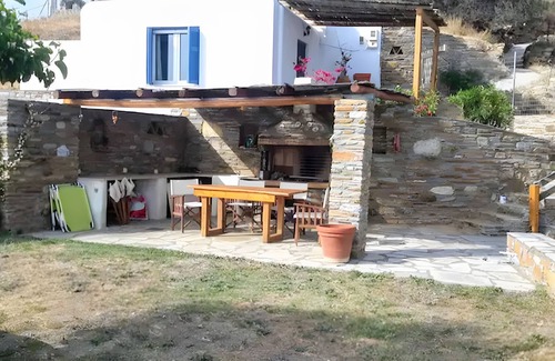 Kato Aprovatou House | Holiday Home 'Dove View' with Wi-Fi and Air Conditioning