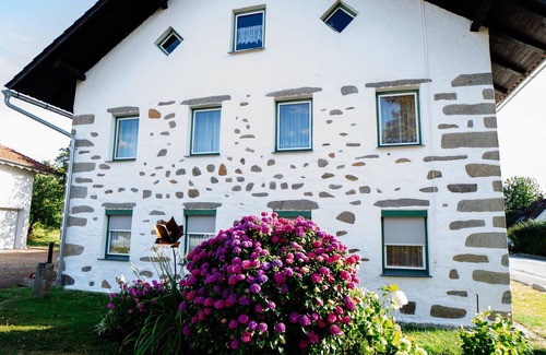 Lalling House | Holiday Home 'Drasch' with Private Terrace, Private Garden and Wi-Fi