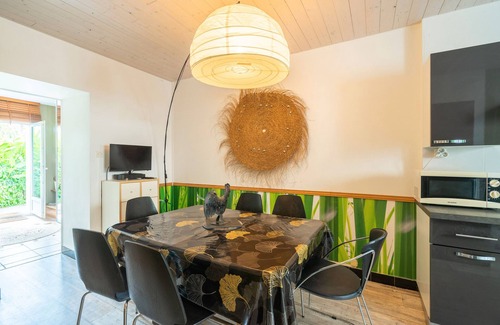 Chaillevette House | Holiday Home 'Du Porche' with Private Terrace and Wi-Fi