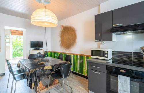 Chaillevette House | Holiday Home 'Du Porche' with Private Terrace and Wi-Fi